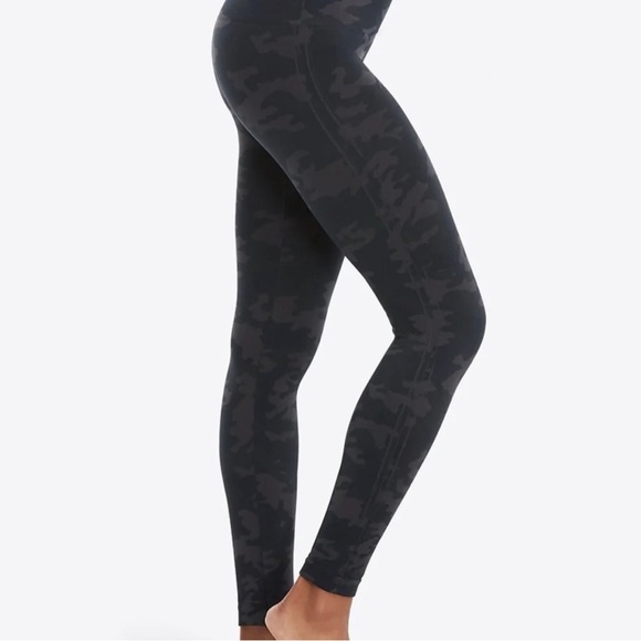 Spanx EcoCare seamless leggings in black camo - Picture 5 of 5